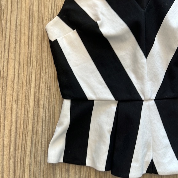 Robbi & Nikki peplum tank top - Picture 2 of 6